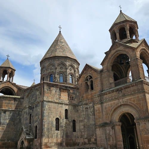 Ejmiadzin_Mother_Cathedral_4_16X9